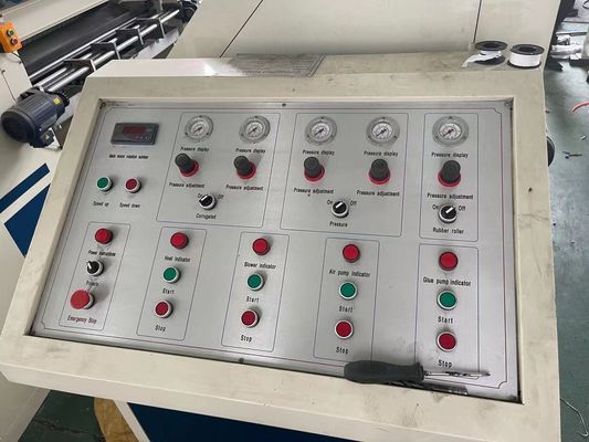 Товар ТБ-2 слой Бумажная гофрированная машина для изготовления картонного гофрирующего без пальцев Внутреннее адсорбированное одностороннее устройство